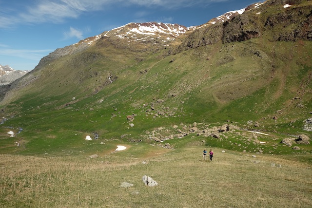 Hiking in the Izás Valley