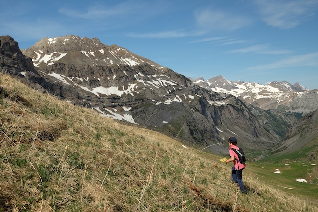 Hiking in the Izás Valley