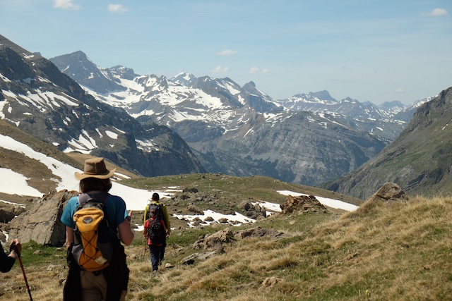 Hiking in the Izás Valley