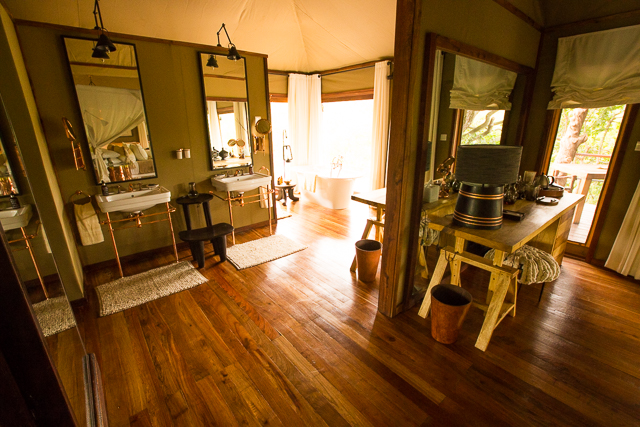 Mwiba Lodge bathroom