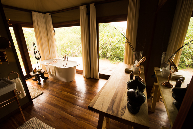 Mwiba Lodge bathtub