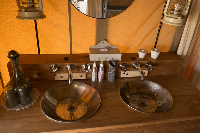 Entamanu Camp bathroom