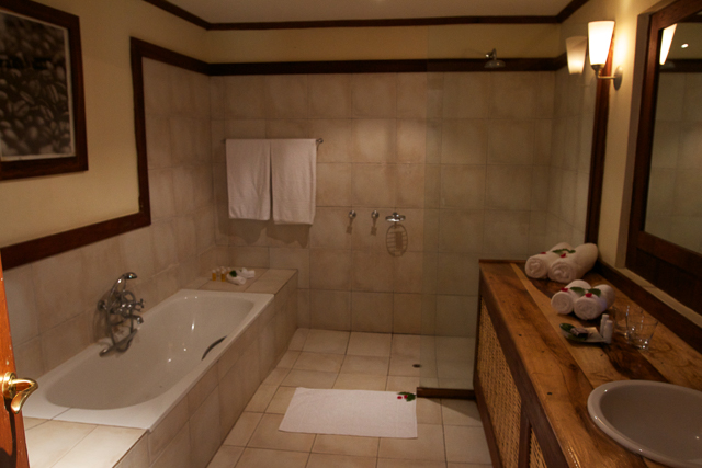 Arusha Coffee Lodge bathroom