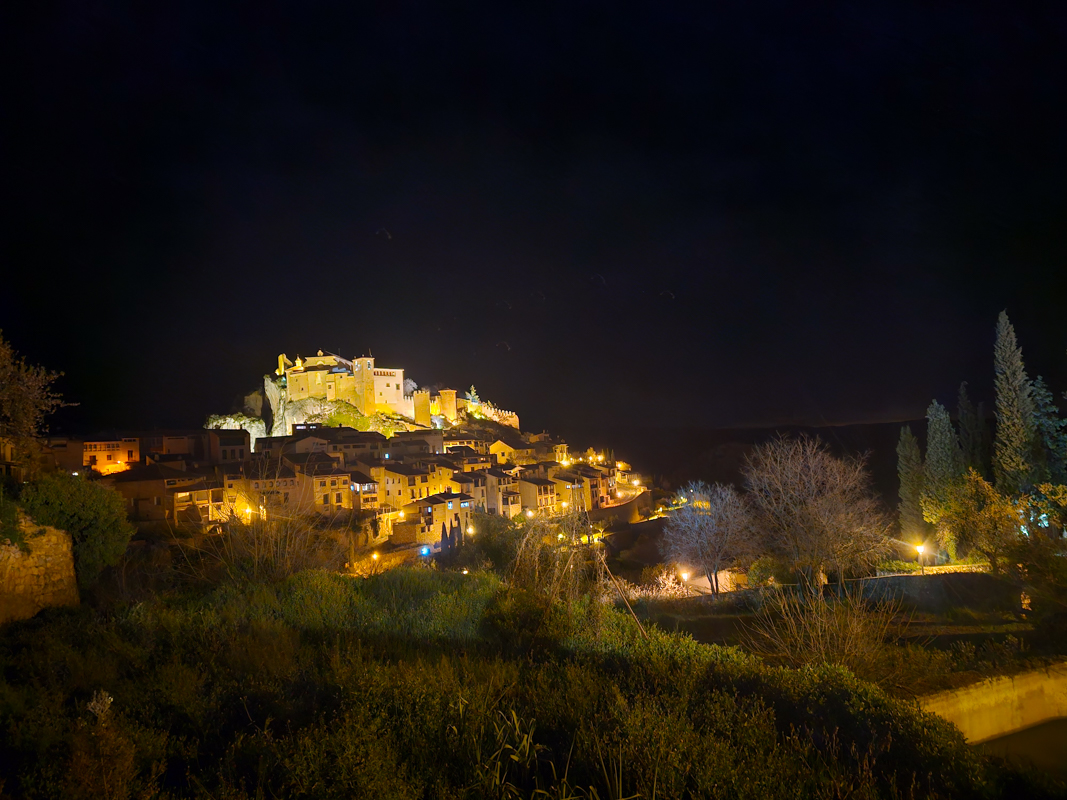 Alquezar at night